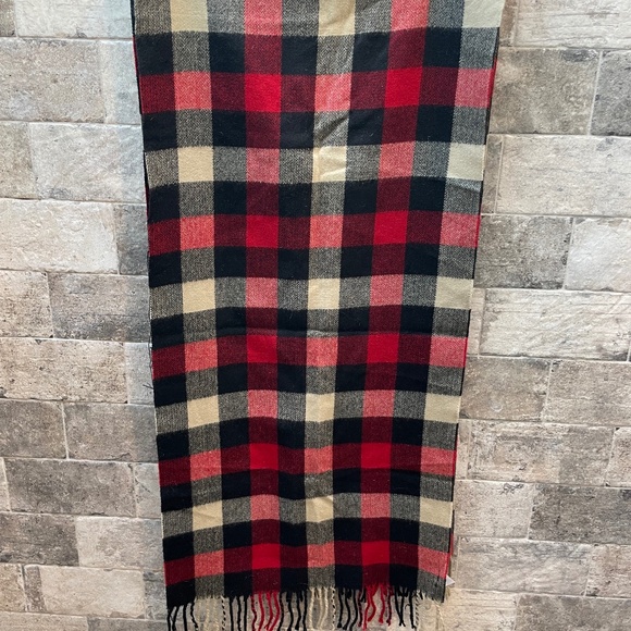 ❤️ AMERICAN EAGLE  OUTFITTERS PLAID FRINGE SCARF - Picture 2 of 4